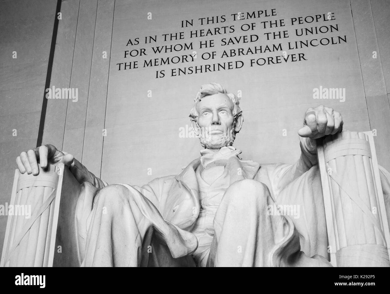 Abraham Lincoln Statue am Lincoln Memorial in Washington D.C., USA. Die Schwarz-Weiß-Fotografie Stockfoto