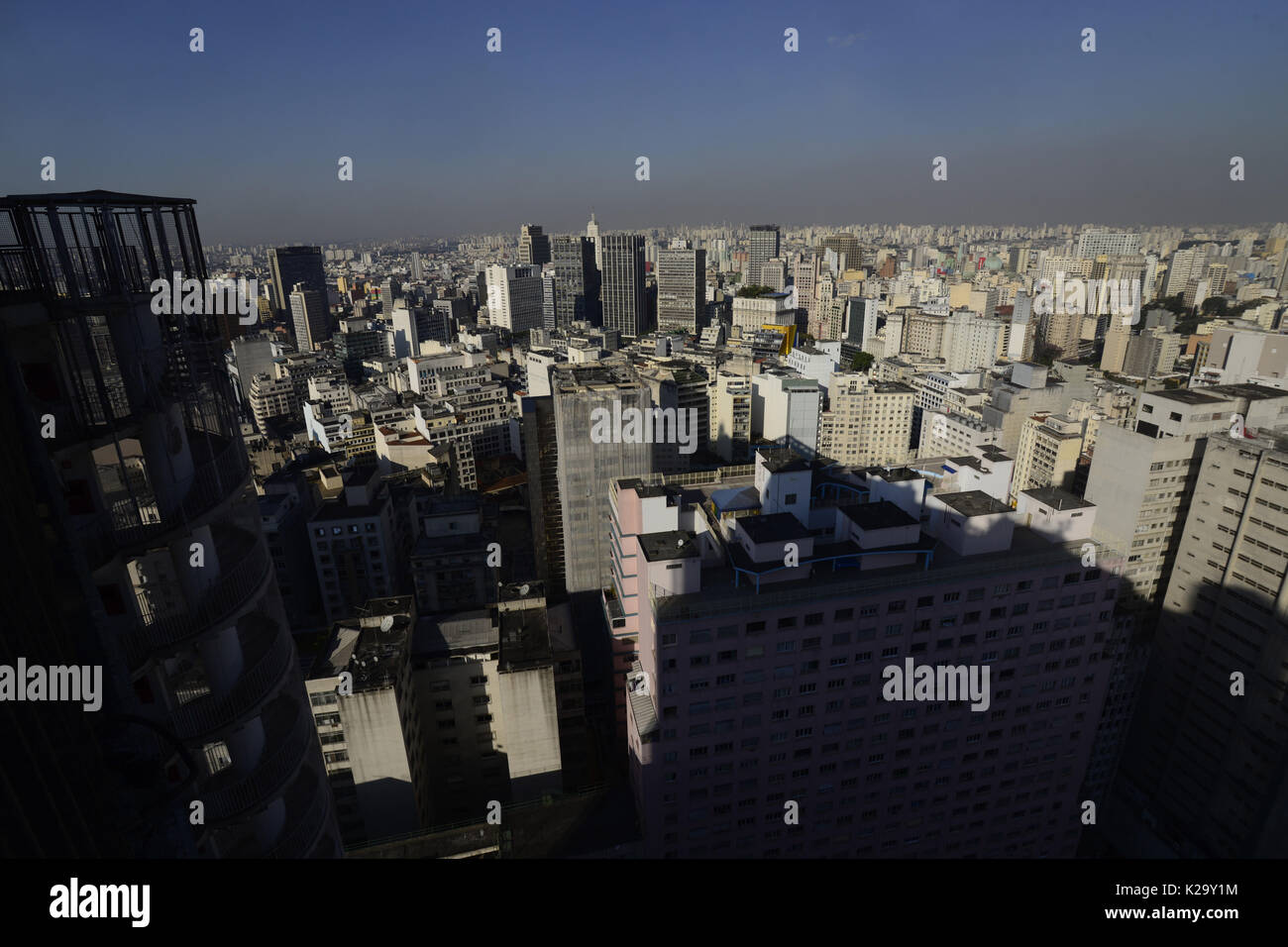 August 29, 2017 - SÃ¢o Paulo, São Paulo, Brasilien - SAO PAULO SP, SP 24/08/2017 Klimawandel: SÃ£o Paulo präsentiert heiße und verschmutzten Nachmittag am Dienstag (29). Die Forscher an der Universität von North Carolina at Chapel Hill in den Vereinigten Staaten schätzen, dass Klimawandel, wenn nicht enthalten sind, wird voraussichtlich rund 60.000 Todesfälle bis zum Jahr 2030 führen und 260.000 in 2100 aufgrund von Luftverschmutzung. "Wie der Klimawandel die Schadstoffkonzentrationen in der Luft betrifft, so kann dies erhebliche Auswirkungen auf die globale Gesundheit durch Erhöhung der Zahl der Menschen, die von der Verschmutzung die jedes Jahr sterben," sagte Jason West, die le Stockfoto