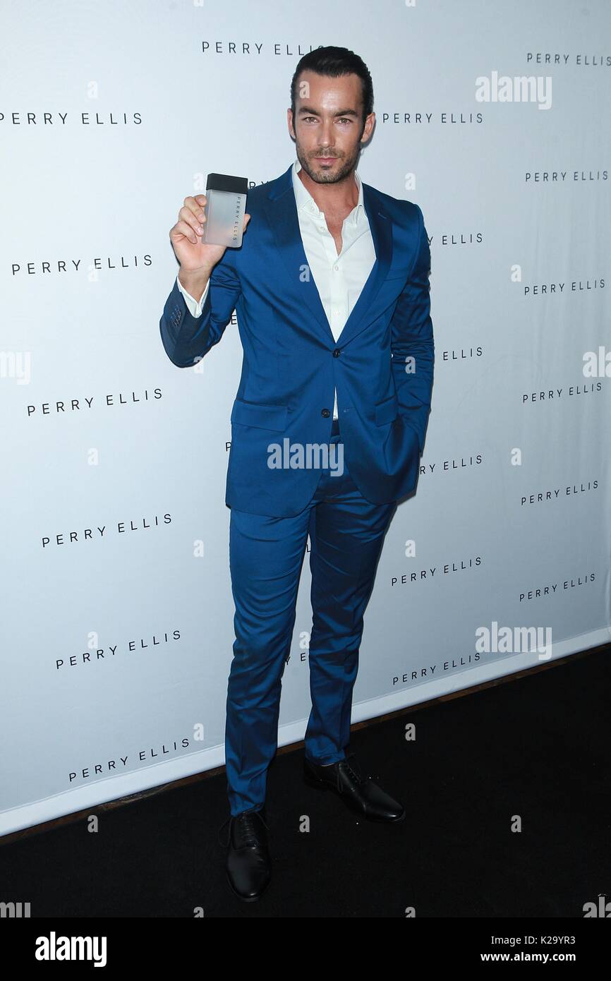 New York, NY, USA. 29 Aug, 2017. Aaron Diaz enthüllt die neuen Perry Ellis Duft in Kola Haus am 29. August 2017 in New York City. Credit: Diego Corredor/Medien Punch/Alamy leben Nachrichten Stockfoto