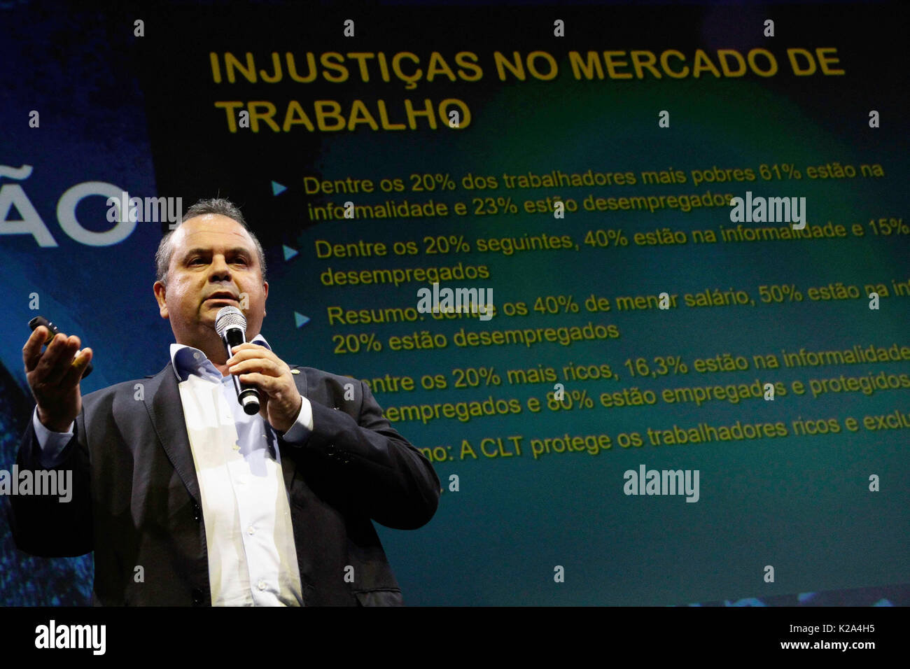 SÃO PAULO, SP - 30.08.2017: SEMINÁRIO SOBRE MODERNIZAÇÃO TRABALHISTA - Stellvertreter des Bundes Rogério Marinho (PSDB), während eines Seminars der Arbeit Modernisierung in der Zentrale der FIESP auf der Avenida Paulista, in der Innenstadt von São Paulo (SP) heute Morgen (30.). Stellvertreter des Bundes Rogério Marinho (PSDB), und die Arbeit der Richter, Dr. Marlos Augusto Melek und Dr. Ana Luiza Fischer Teixeira de Souza Mendonca, Mitglieder des Redaktionsausschusses des neuen Gesetzes 13467/2017. (Foto: fábio Vieira/FotoRua/Fotoarena) Stockfoto