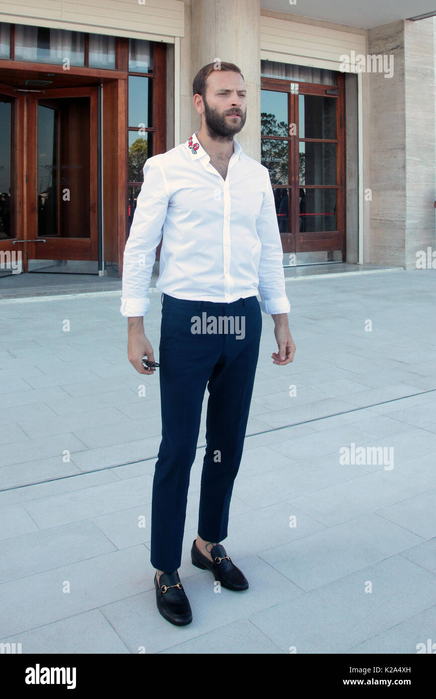 Venedig, Italien, 29. August: Festival host Alessandro Borghi stellt während der 74Th Venedig Film Festival am 29. August 2017 in Venedig, Italien Quelle: Annalisa Flori/MediaPunch Stockfoto