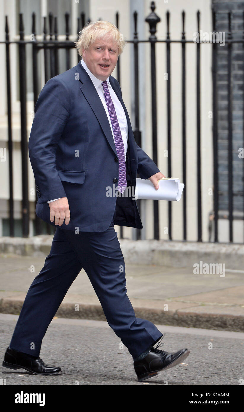 Außenminister Boris Johnson kam in der Downing Street in London an, als Theresa May von Nordkoreas jüngstem Raketentest „empört“ war, aber an ihren Plänen, nach Japan zu reisen, werde es keine Änderungen geben, sagte Downing Street. Stockfoto