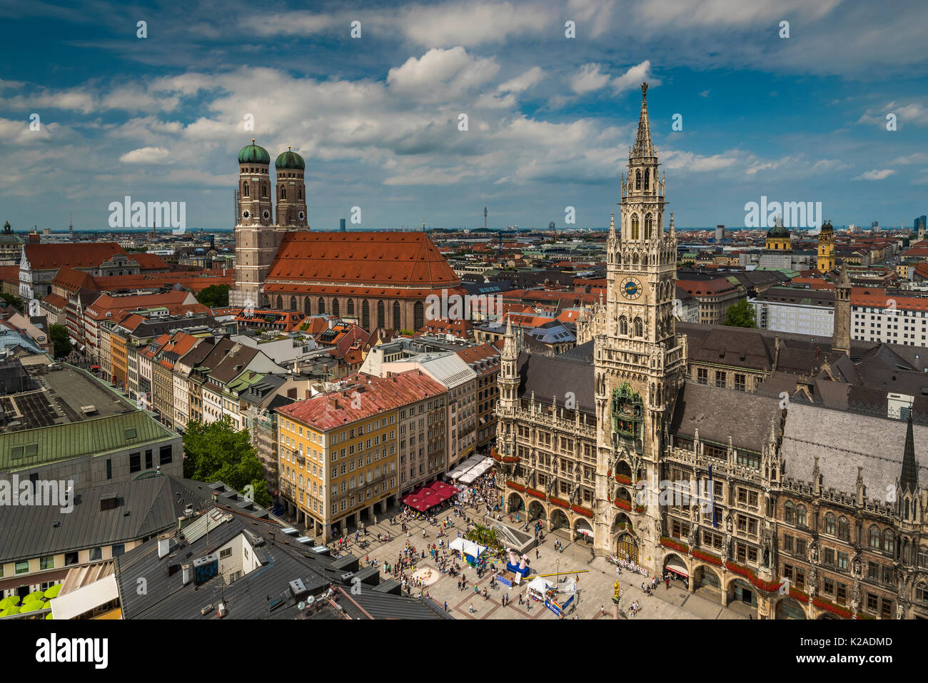 Die Skyline der Stadt mit der Frauenkirche und Neues Rathaus oder Neues Rathaus, München, Bayern, Deutschland Stockfoto