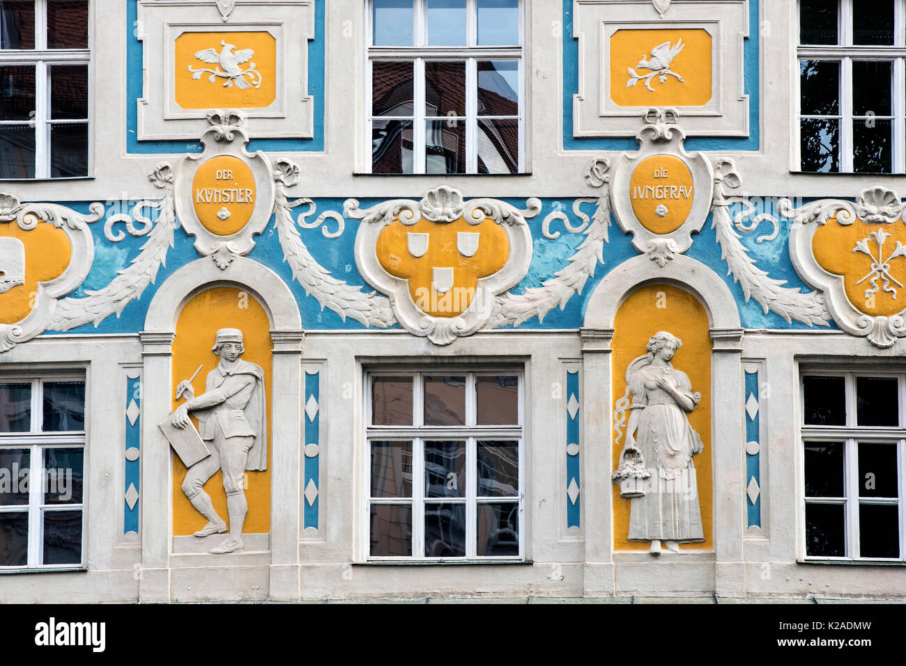 Architektonische Detail der Fassade des Ruffinihaus oder Ruffini House, München, Bayern, Deutschland Stockfoto
