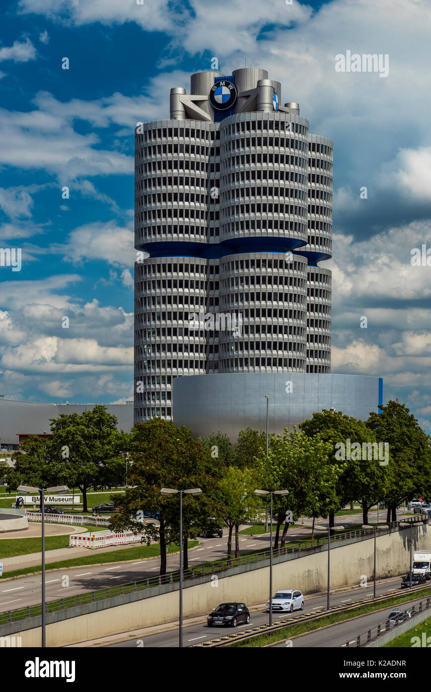 BMW-Zentrale oder BMW-Hochhaus, München, Bayern, Deutschland Stockfoto