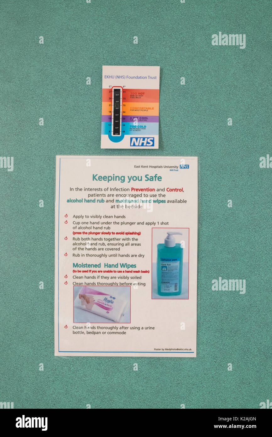 Waschen Sie die Hände nhs-Zeichen und Informationen, verwenden Sie Alkoholhandreibinformationen in einem Krankenhaus, Großbritannien Stockfoto