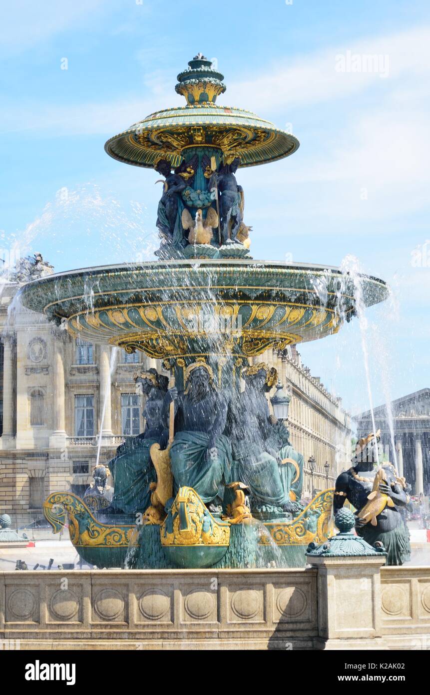 Brunnen auf dem Place de la Concorde Stockfoto