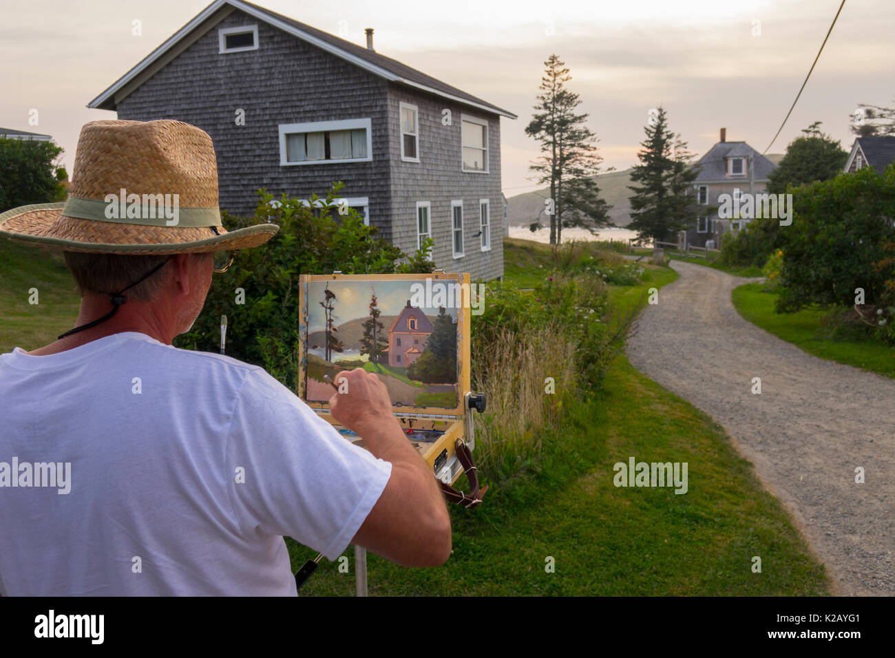 USA Maine ICH Monhegan Island ein Künstler ist Malen ein Haus ein Kiesweg am Ende des Tages Stockfoto