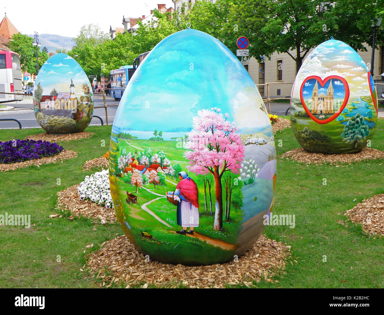 Malte Big Easter Egg an der Kathedrale von Zagreb, Zagreb, Kroatien. Stockfoto