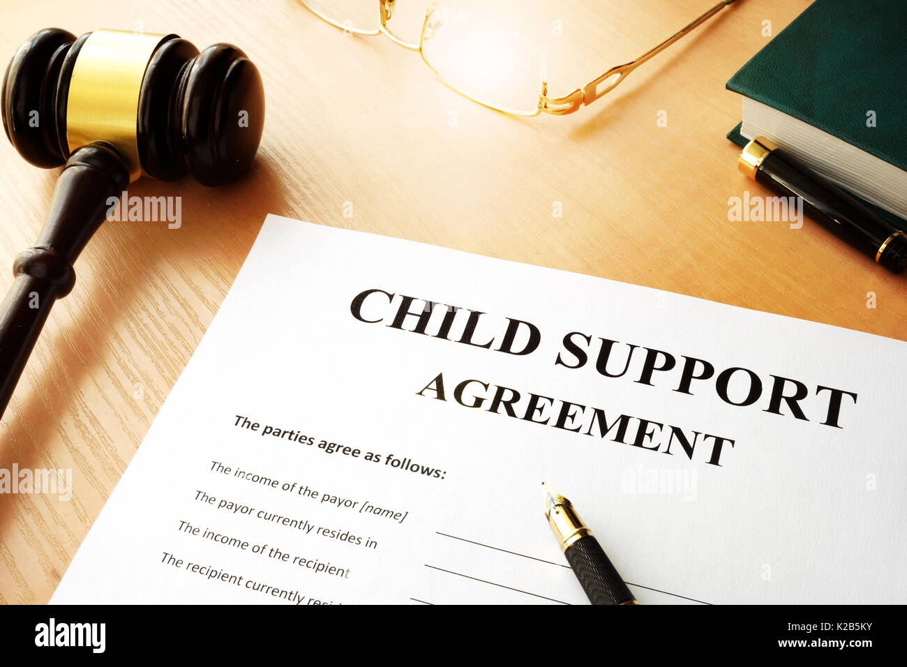 Dokument mit dem Namen Kind Support Agreement. Stockfoto