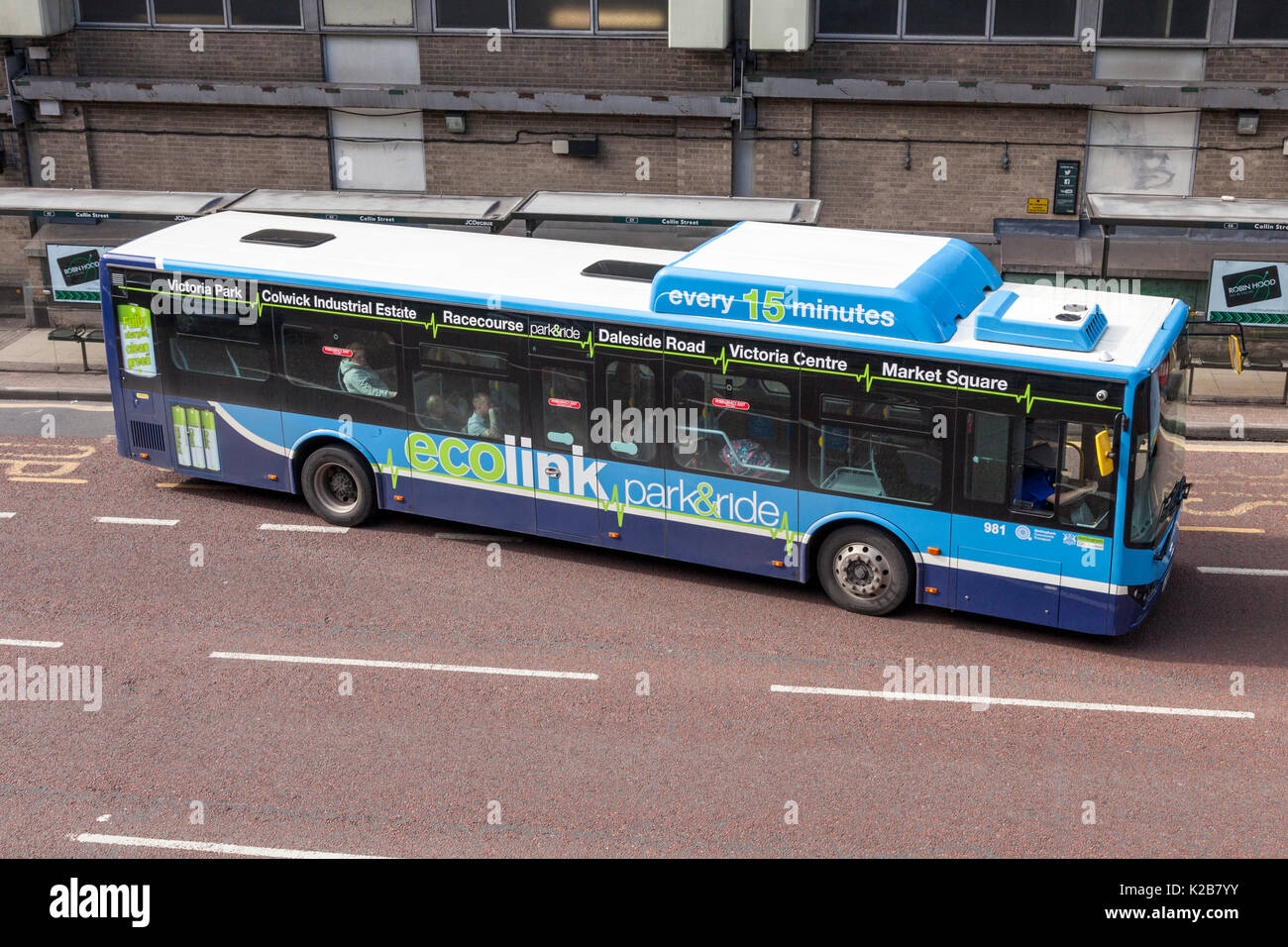 Electric Bus: Ecolink-Park und fahren mit dem Bus von der Bushaltestelle, Nottingham, England, Großbritannien Stockfoto