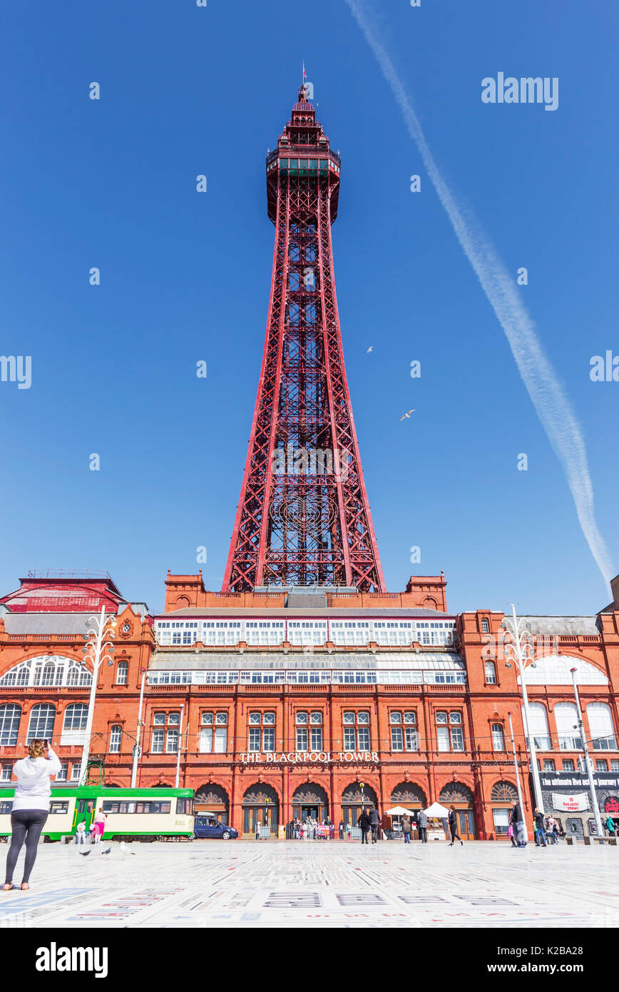 Blackpool, Fylde Coast, Lancashire, England. Der Blackpool Tower und Tower Gebäude, am 14. Mai 1894 eröffnet und von der Eiffelturm in Paris inspiriert, Stockfoto