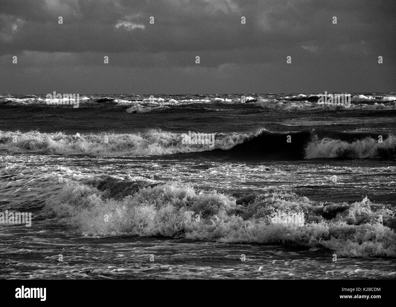AJAXNETPHOTO. WORTHING, England. - Stürmischer See an der Südküste nach herbstlichen Stürme. Foto; Jonathan Eastland/AJAX REF: P78 132810 124 Stockfoto