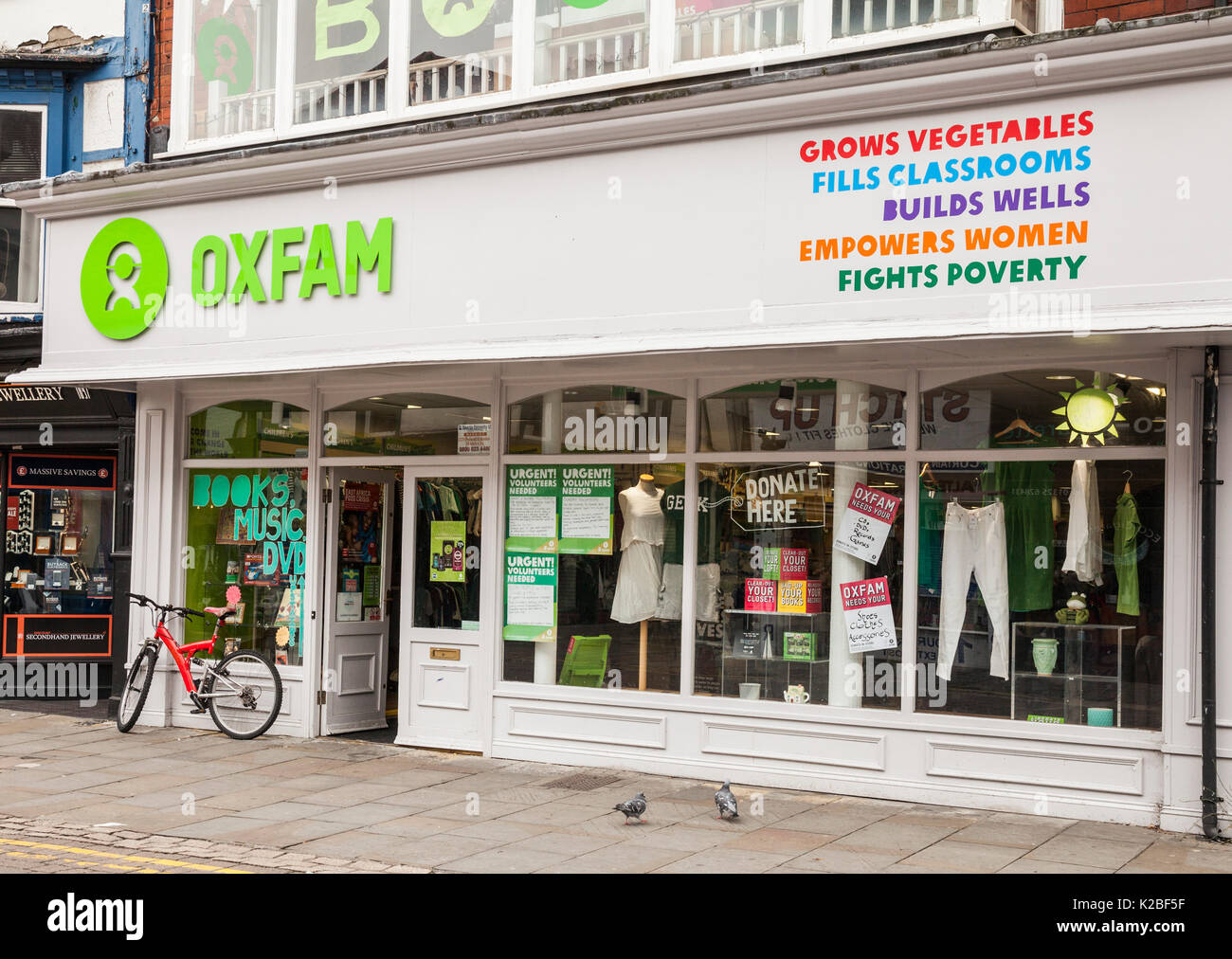 Oxfam Charity Shop in Darlington, England, Großbritannien Stockfoto
