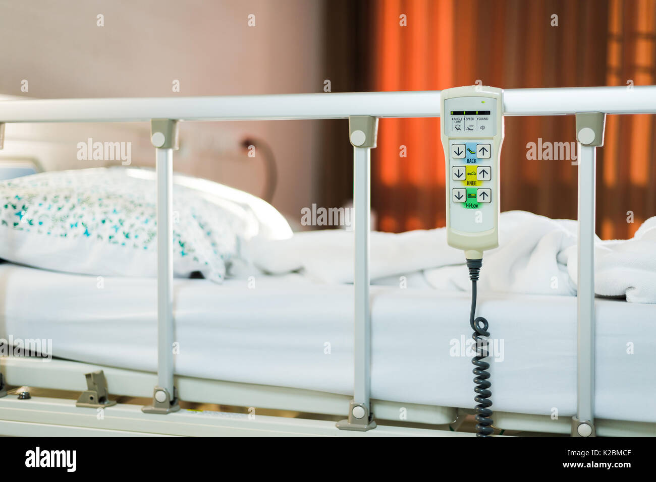 Elektrische Steuerung Fur Patienten Bett Fur Komfortable Im Krankenhaus Einstellen Stockfotografie Alamy