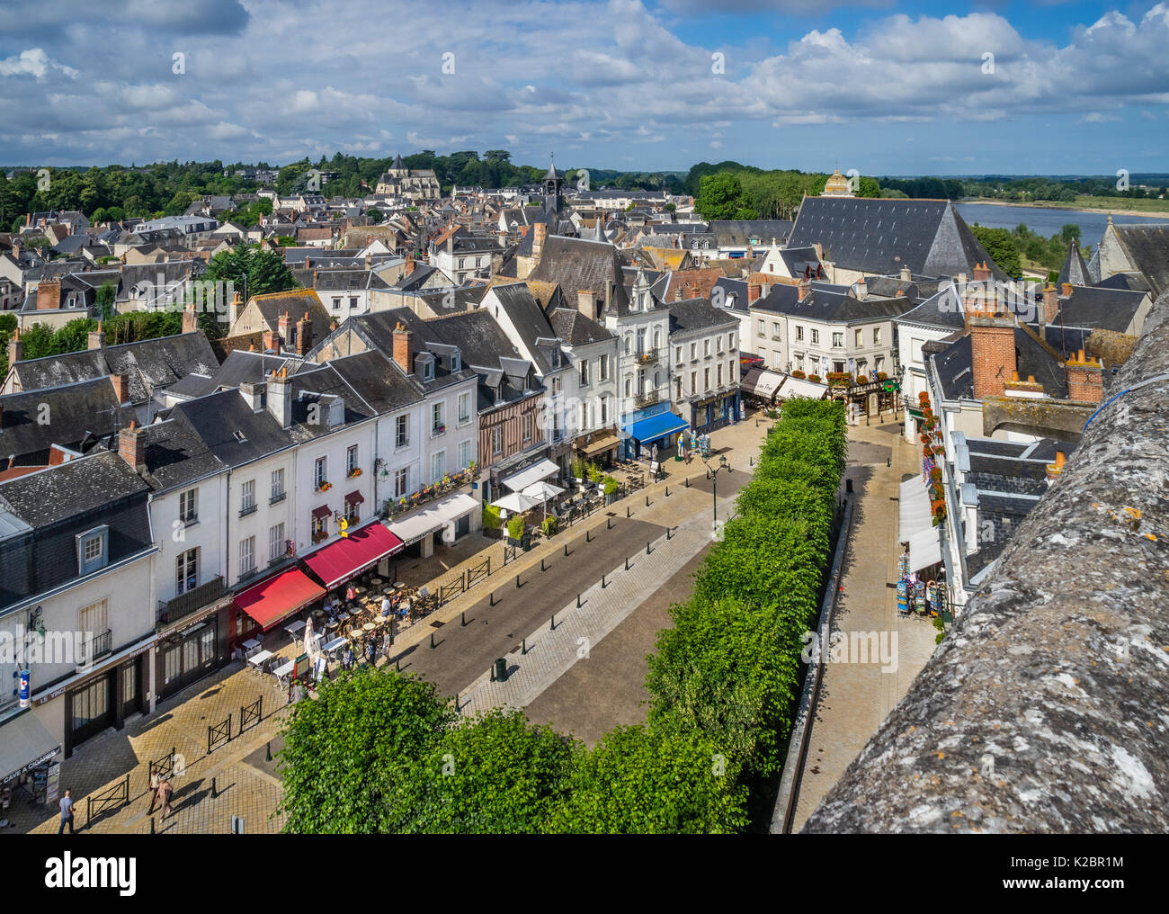 Frankreich, Center-Val de Loire, Amboise, Place Michel Debré, Blick auf die Stadt von den Zinnen der Königlichen Schloss Château d'Amboise Stockfoto