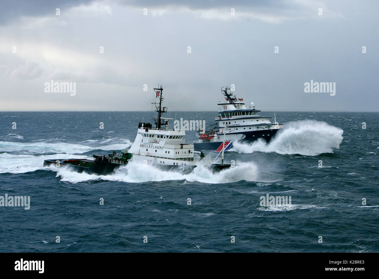 Schlepper "Abeille Bourbon" und "Abeille Flandre'Iroise, Brest, Bretagne, Frankreich, April 2005. Alle nicht-redaktionelle Verwendungen muß einzeln beendet werden. Stockfoto