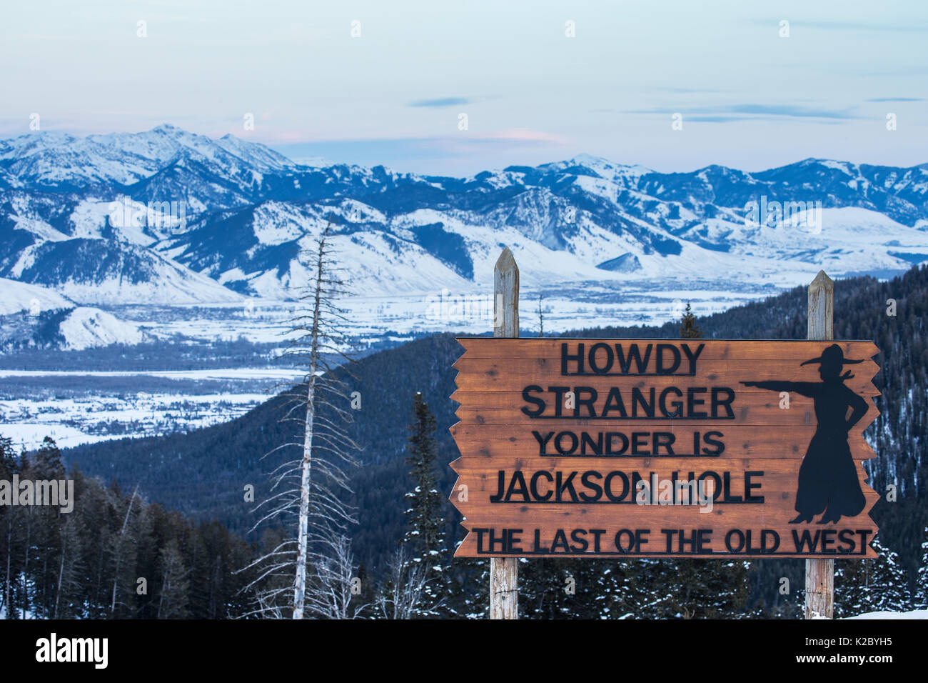 Zeichen auf den Teton Pass mit Blick auf Jackson Hole, Wyoming, USA. Februar 2014. Stockfoto