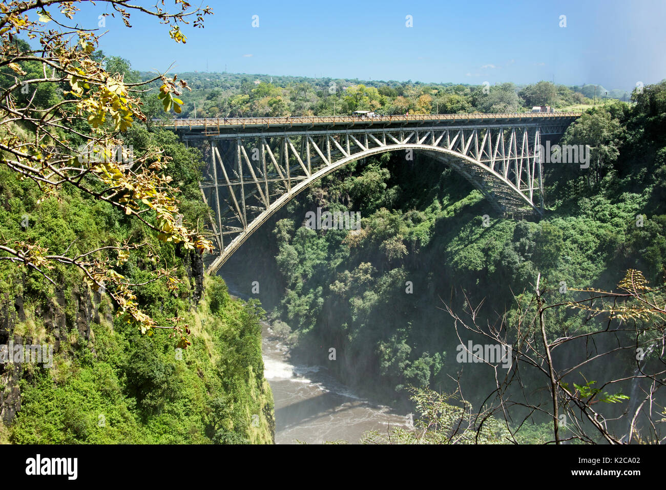 Victoria Falls Brücke, wie aus Sambia Seite gesehen Stockfoto