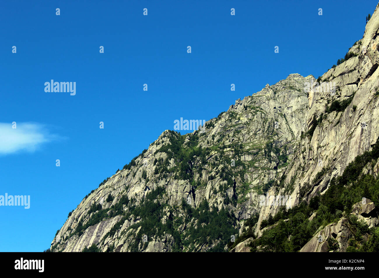 Granit Seite eines Berges in den Alpen Stockfoto