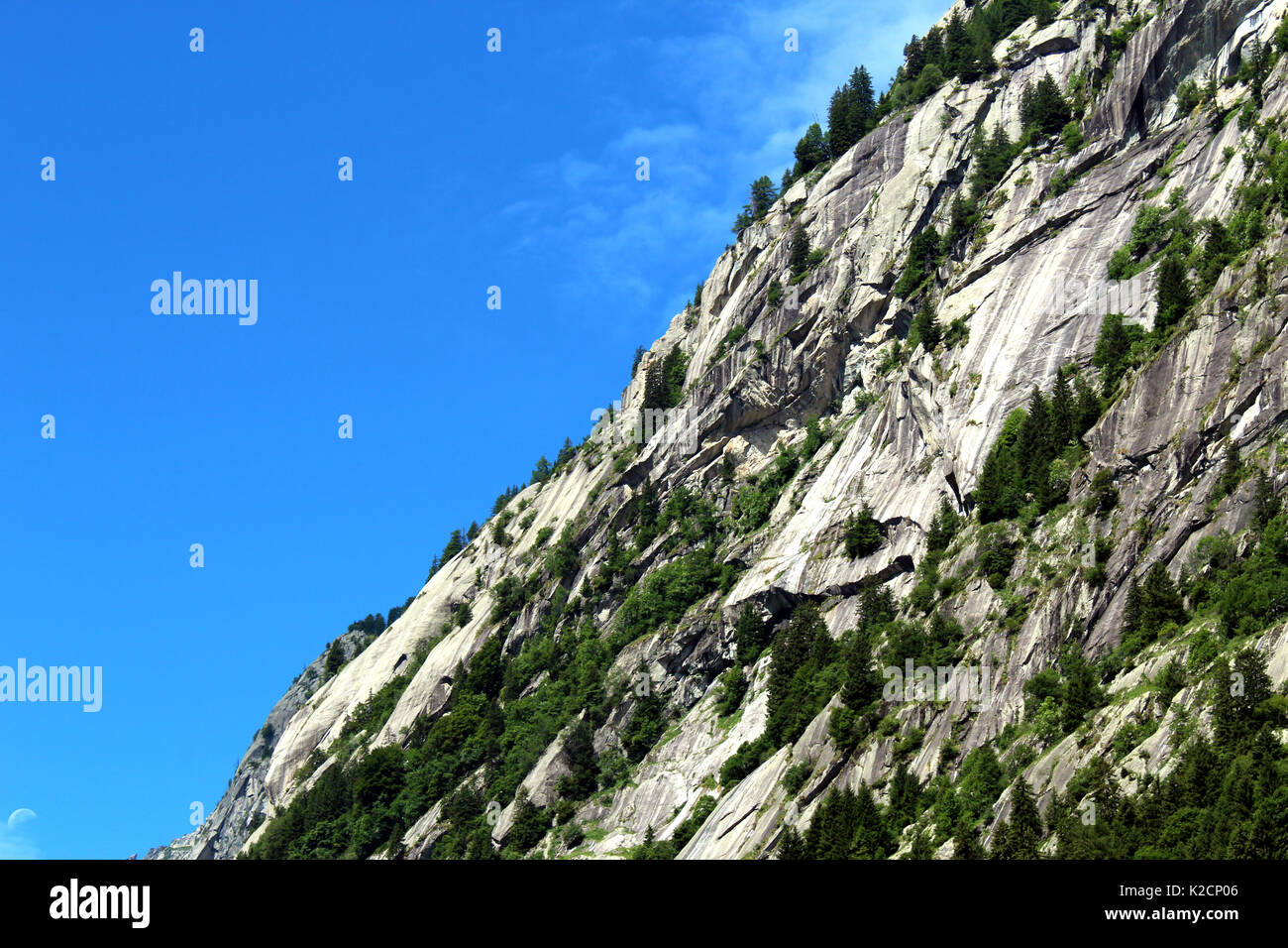 Granit Hang eines Berges in den italienischen Alpen Stockfoto