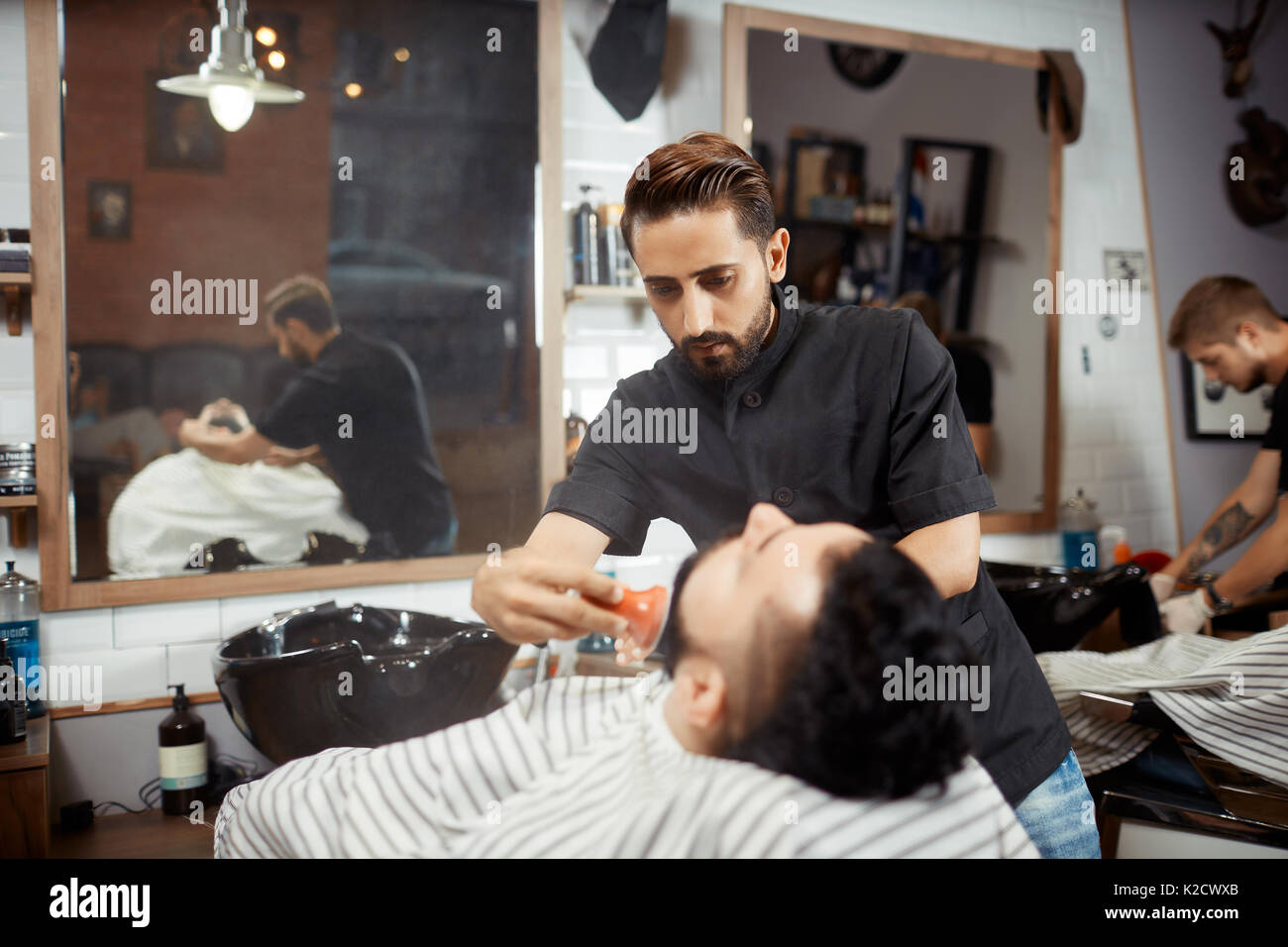 Hairstylist Stockfotos &amp; Hairstylist Bilder - Alamy