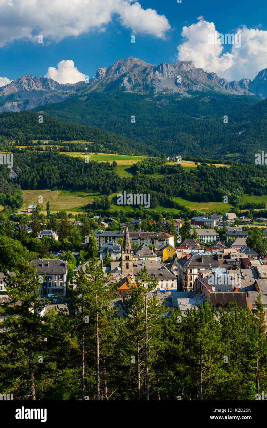 Barcelonnette Stadt, Tal der Ubaye/Vallée de l'Ubaye Alpes Haute Provence, Frankreich, Juli. Stockfoto
