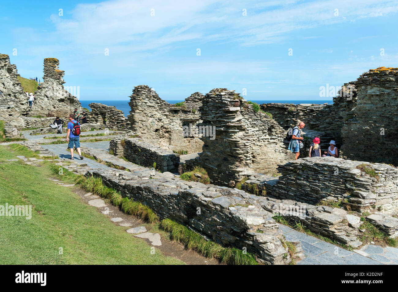 Die Reste der Burg Tintagel in Cornwall, England, Großbritannien, Großbritannien, dies ist die sagenhafte Heimat des legendären König Arthur Stockfoto