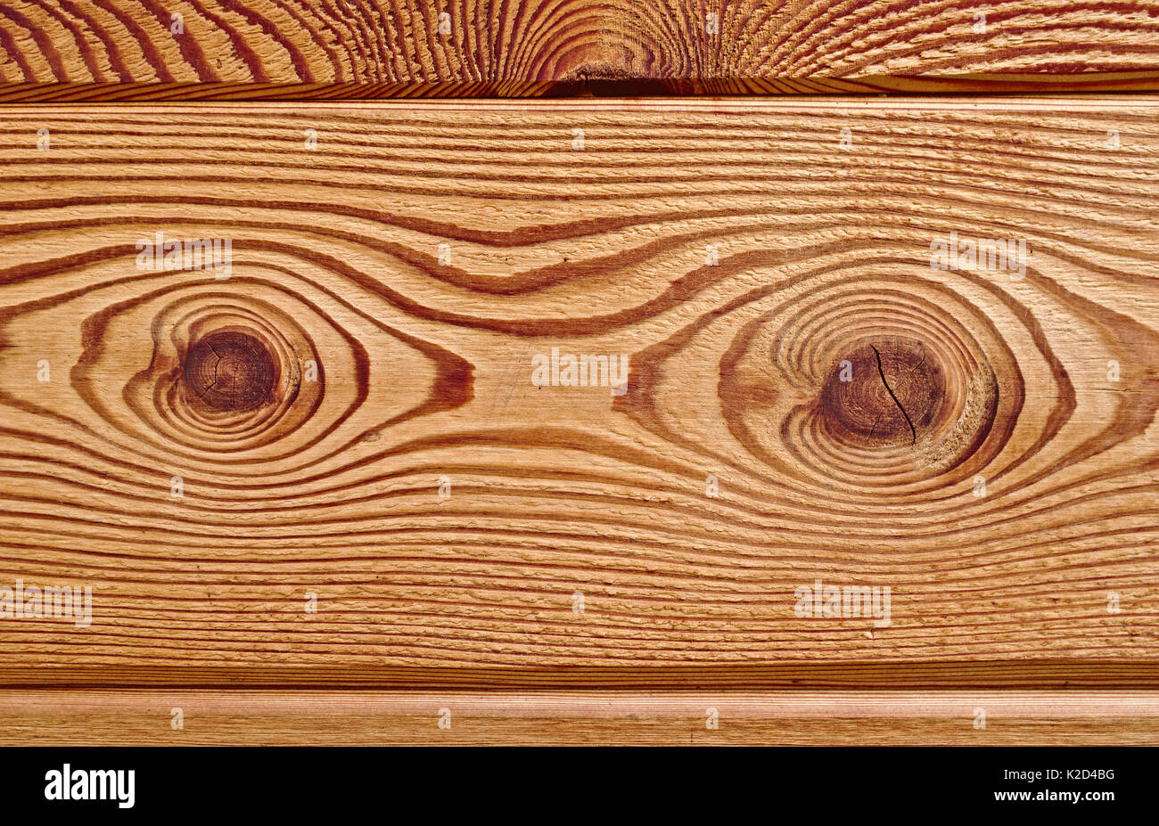 Holzbrett mit markanten Maserung und zwei große gnarls Stockfoto