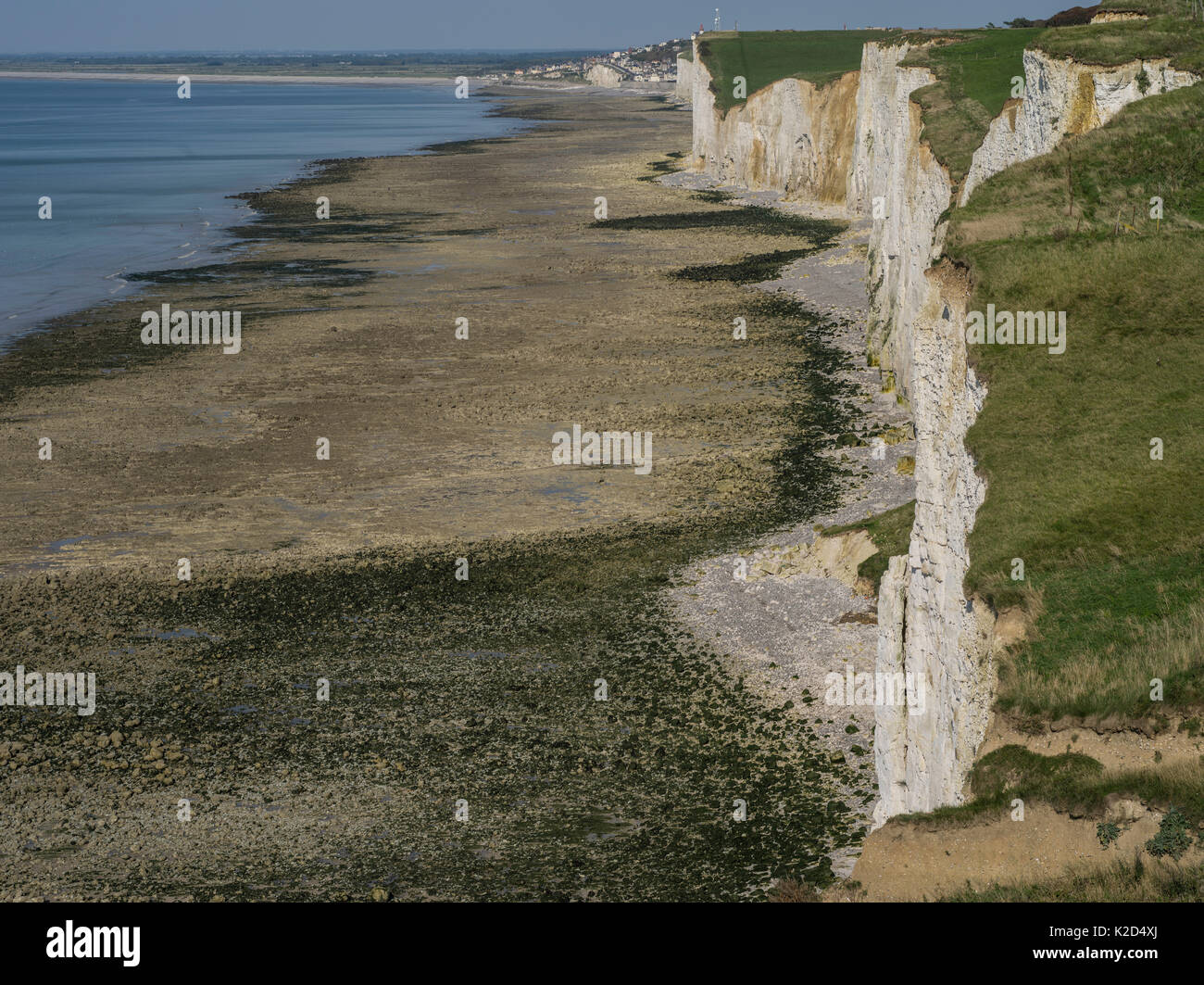 Klippen und der Strand zwischen Mers-les-Bains und Ault, Somme, Picardie, Frankreich, September 2015. Stockfoto