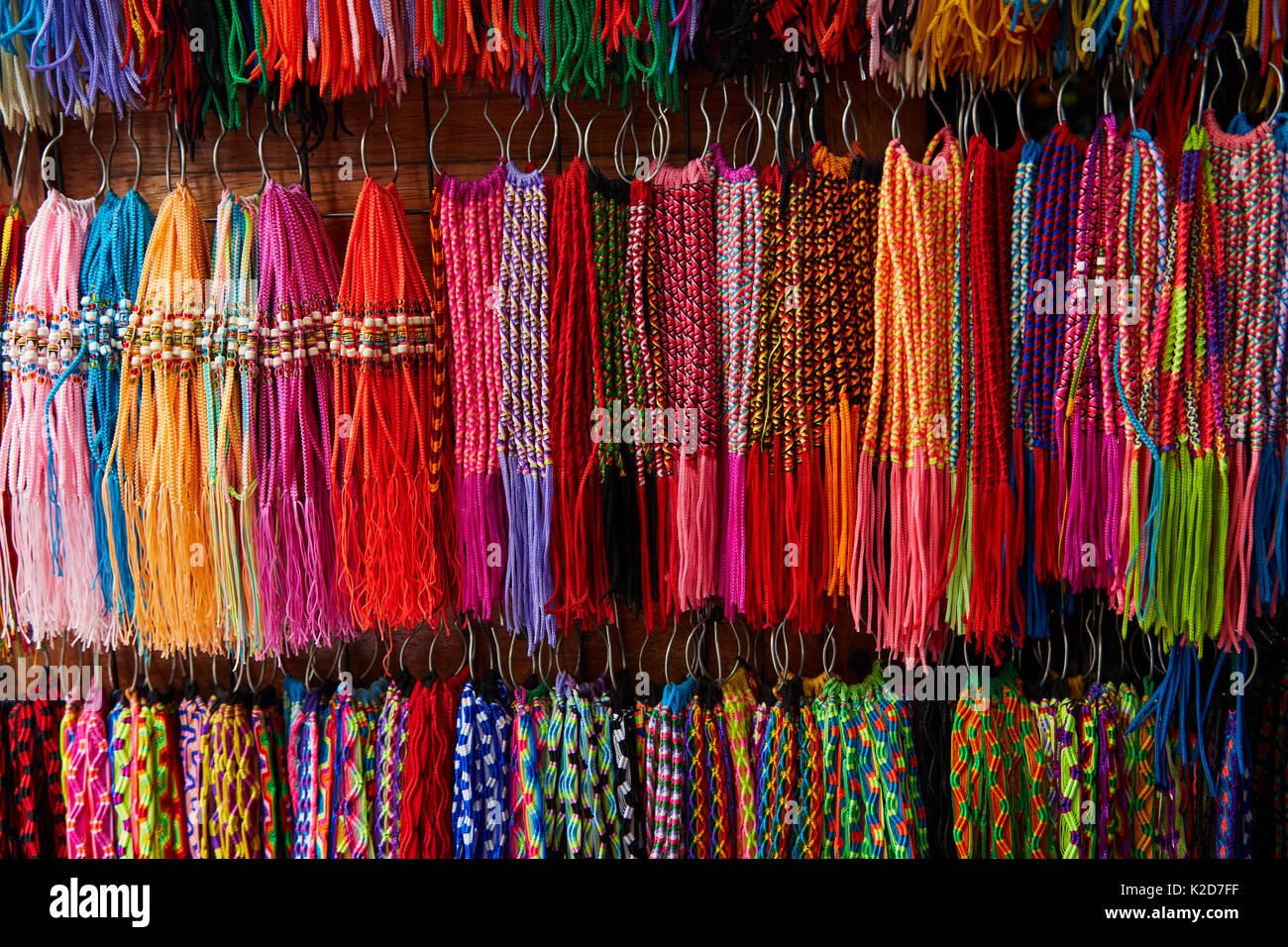 Bracelets an Handwerk shop, Cusco, Peru, Südamerika Stockfoto