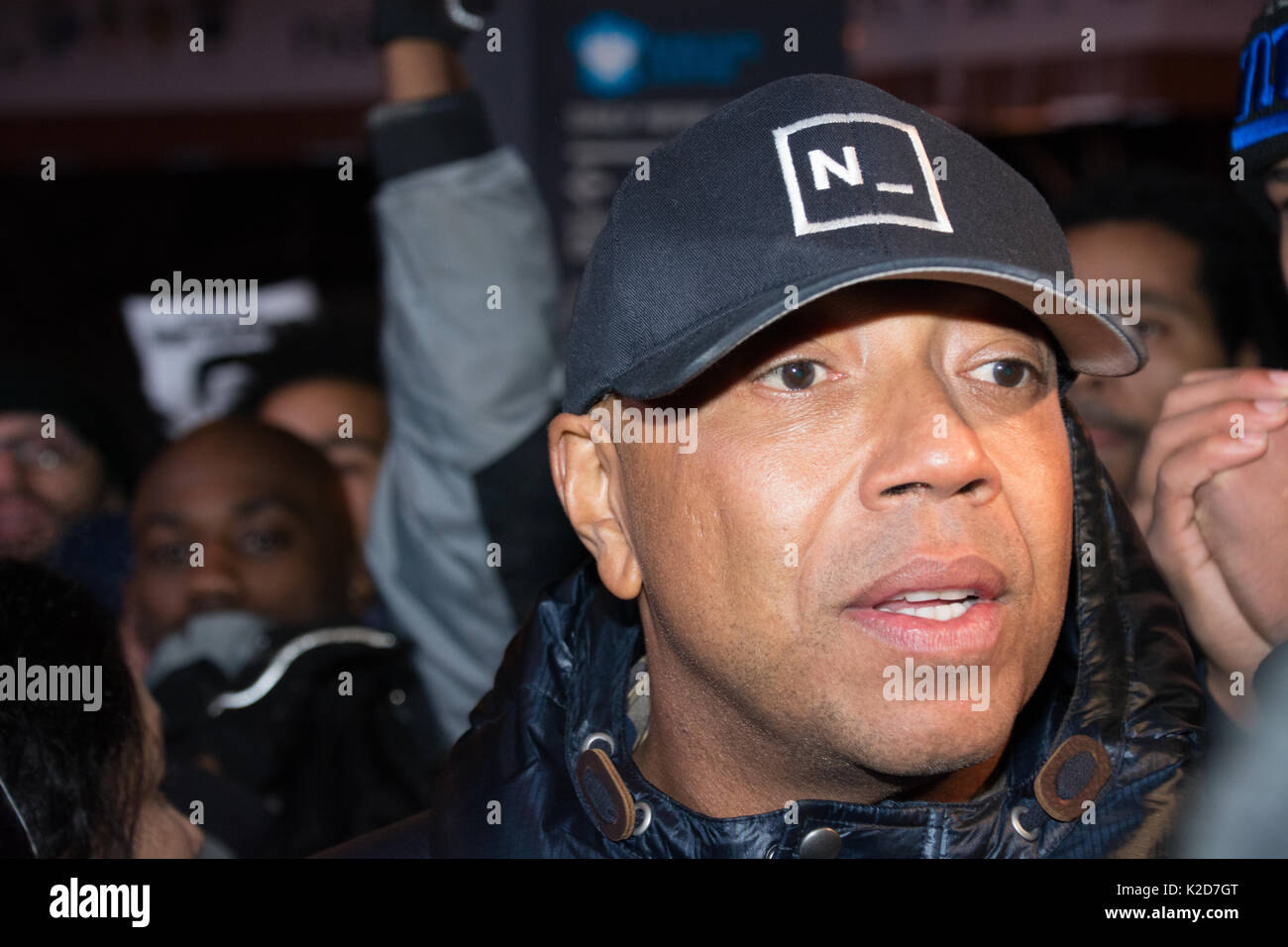 Russell Simmons verbindet Schwarze Leben Angelegenheit Aktivisten bei Barclays Center ohne Anklage in der Eric Fall Garner zu protestieren. Stockfoto