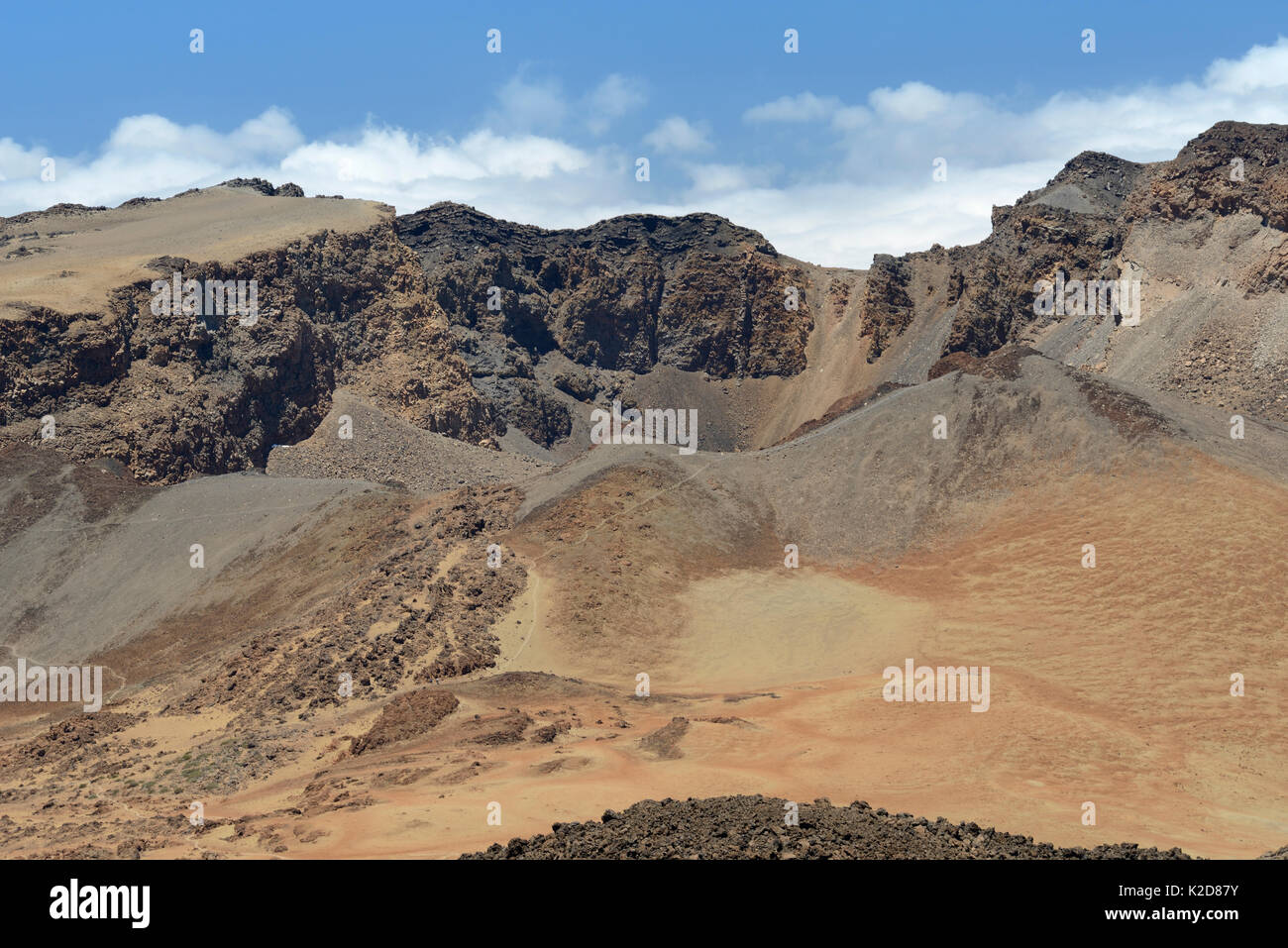 Pico Viejo Vulkan gesehen vom Mount Teide, mit Massen von bimsstein Einlagen rund um den Krater, Teneriffa, Mai 2014. Stockfoto