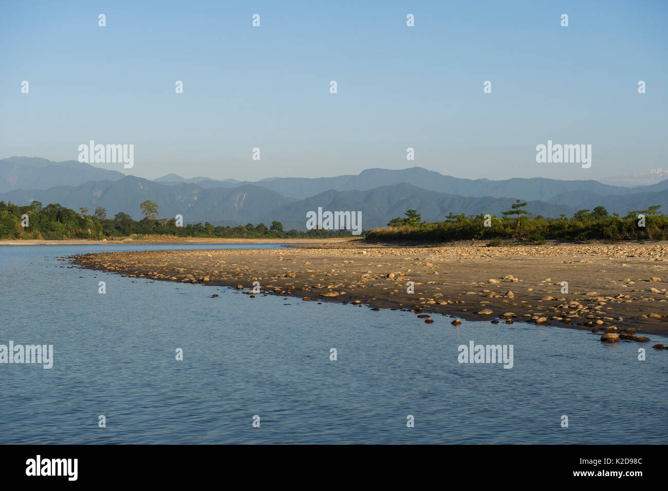 Landschaft der Jai Bhoralli Fluss, Nameri Wildlife Reserve, Assam, North East India November 2014. Stockfoto