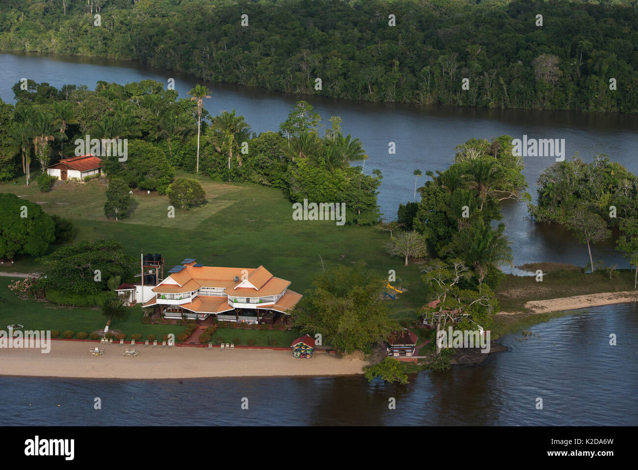 Luftaufnahme von Baganara Resort auf dem Essequibo River, Guyana, Südamerika Stockfoto Luftaufnahme von Baganara Resort auf dem Essequibo River, Guyana, Südamerika Stockfoto