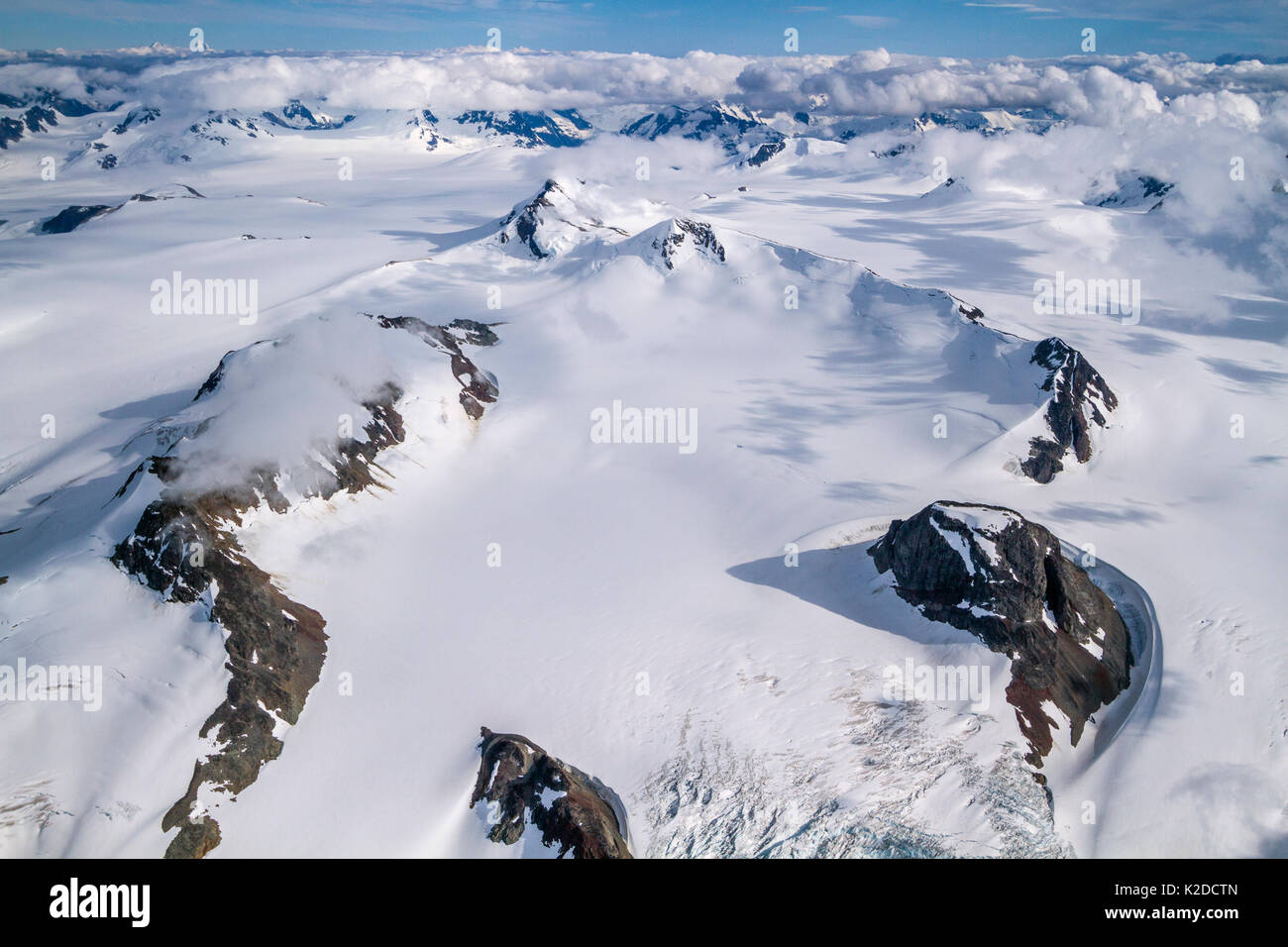 Schneebedeckte Berge in den Tweedsmuir South Provincial Park, British Columbia, Kanada. August 2011 Stockfoto