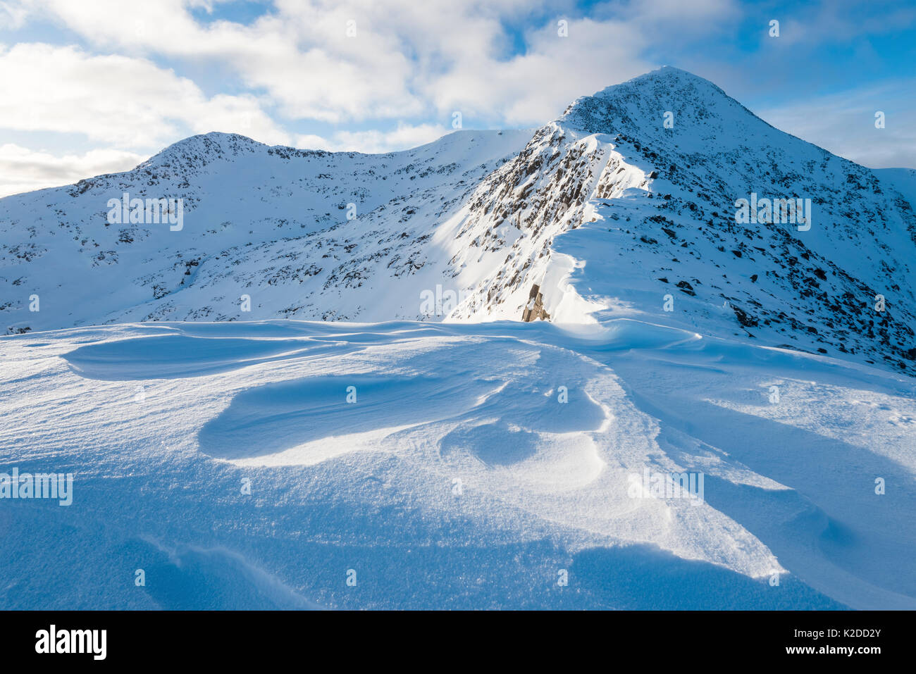 Ridge bis zu Ben Starav im Winter. Glen Etive, Highlands von Schottland, UK, Januar 2016. Stockfoto