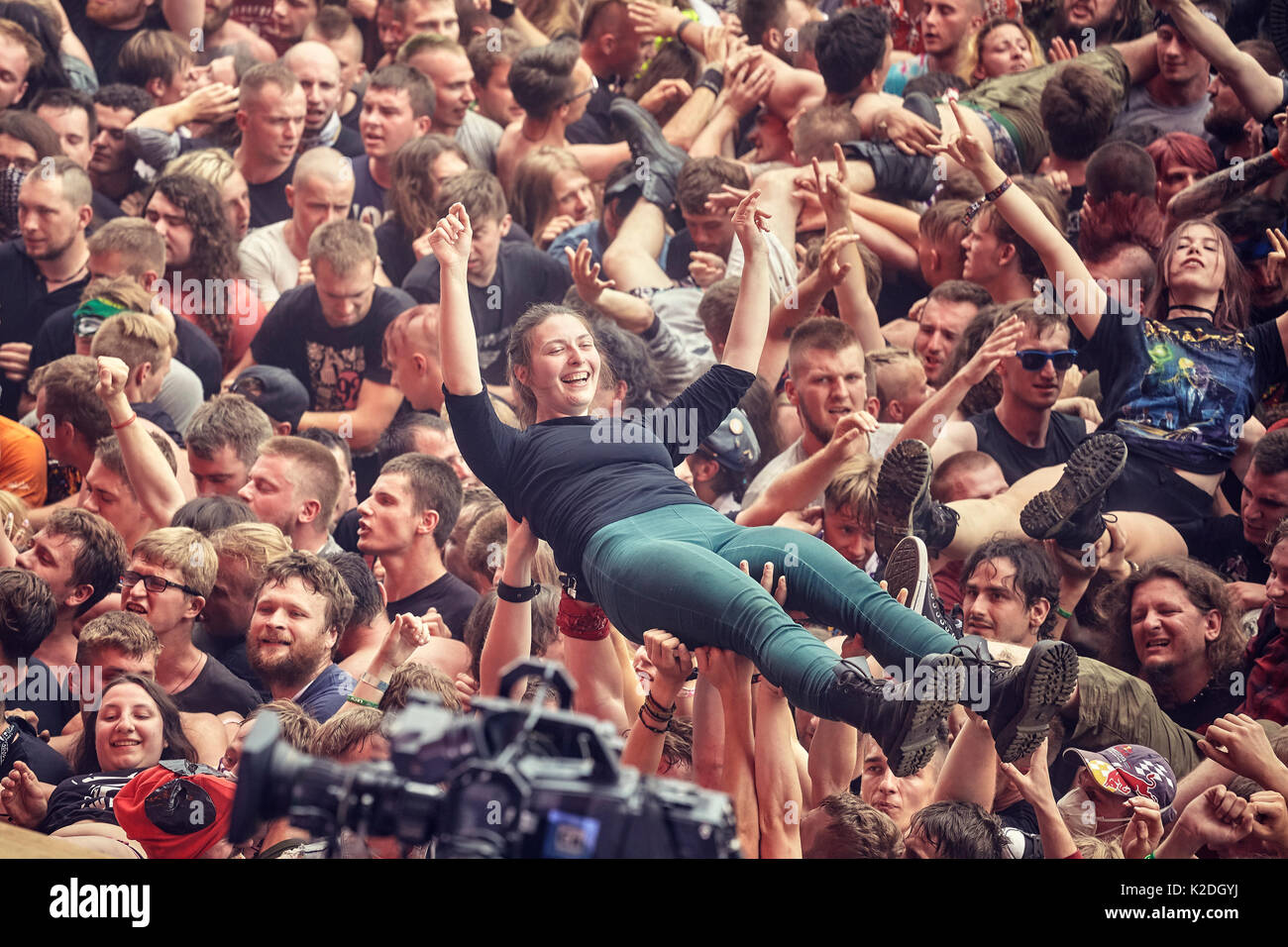 Kostrzyn, Polen - 05. August 2017: Menschen Spaß an einem Konzert während der 23 Woodstock Festival in Polen. Stockfoto