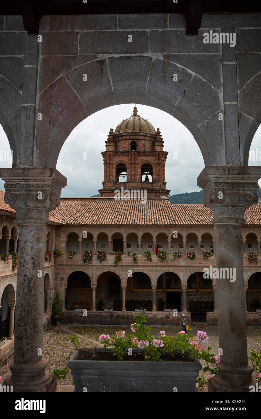 Innenhof an das Kloster von Santo Domingo, gebaut auf den Fundamenten der Coricancha Inka Tempel, Cusco, Peru, Südamerika Stockfoto