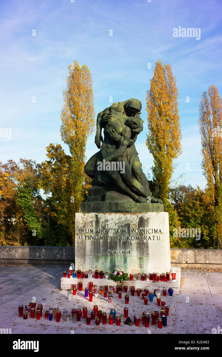 Das Grab der gefallenen Krieger in Mirogoj Friedhof, Zagreb, im Herbst. Stockfoto