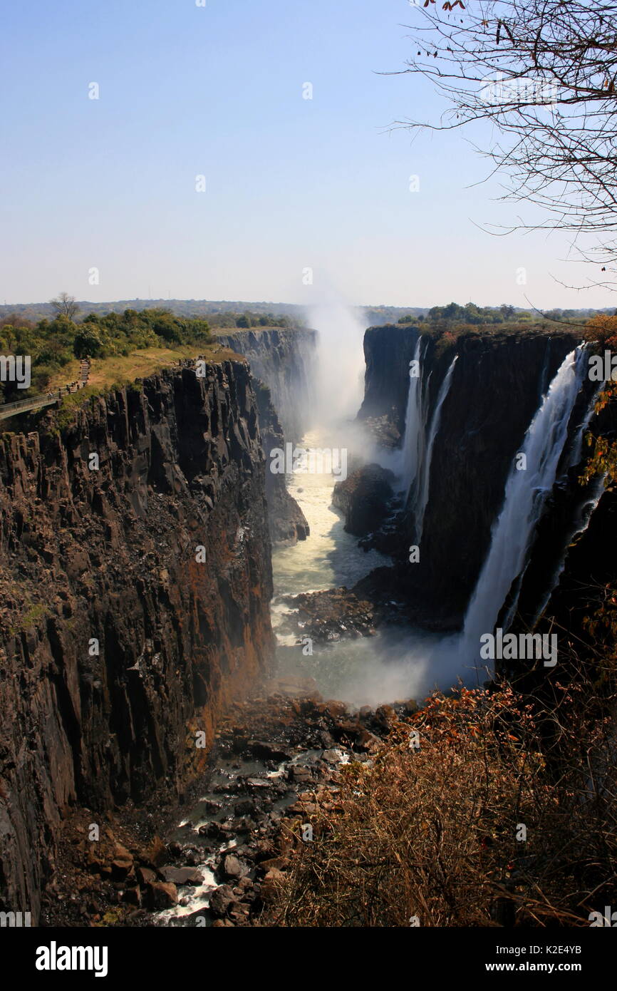 Blick auf Simbabwe aus Sambia in Victoria Falls. Stockfoto