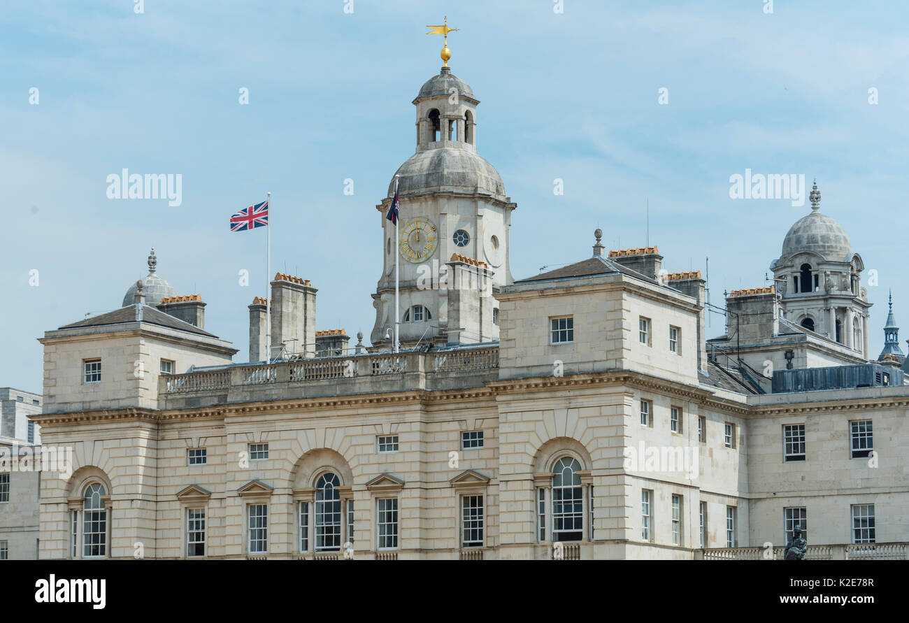 Staatliche Gebäude mit britischer Flagge, Whitehall, Westminster, London, England, Vereinigtes Königreich Stockfoto