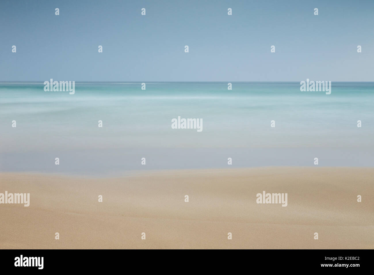 Hebridean Strand und Ozean, Langzeitbelichtung, Western Isles, Schottland, UK, April 2013. Stockfoto