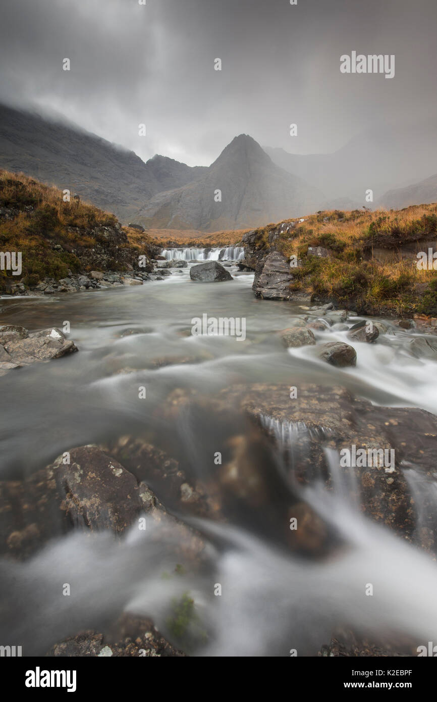 Wasserfälle bei Fairy Pools, Glen Spröde, Isle of Skye, Innere Hebriden, Schottland, Großbritannien, Oktober 2013. Stockfoto