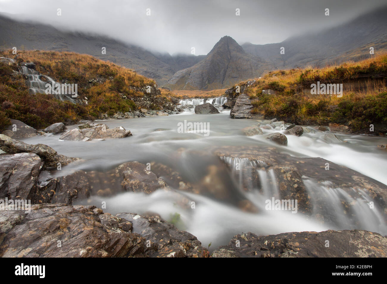 Wasserfälle bei Fairy Pools, Glen Spröde, Isle of Skye, Innere Hebriden, Schottland, Großbritannien, Oktober 2013. Stockfoto
