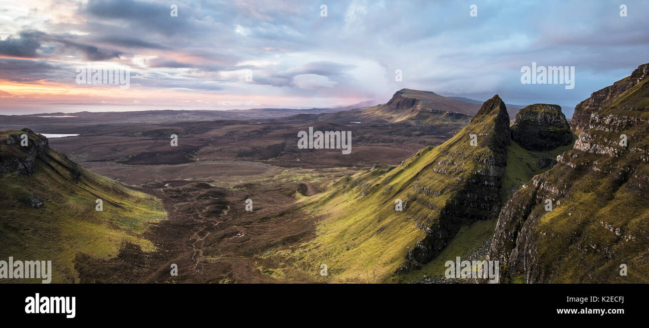Blick entlang der Trotternish Ridge in der Morgendämmerung, Isle of Skye, Innere Hebriden, Schottland, UK, April 2016. Stockfoto