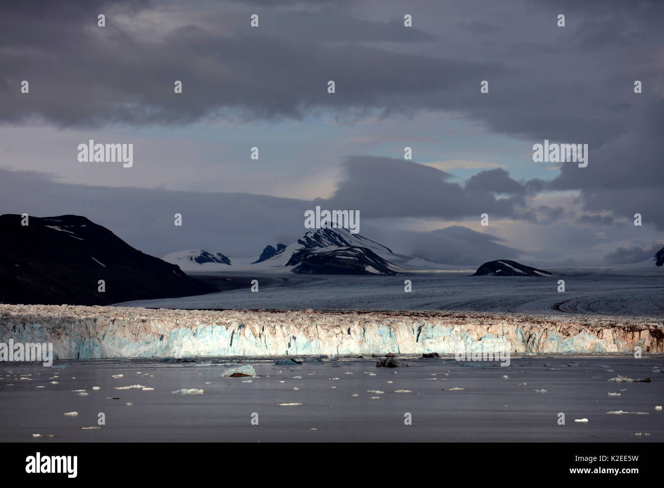 Gletscher im Kongsfjorden, Svalbard, Norwegen, Juli 2016. Stockfoto