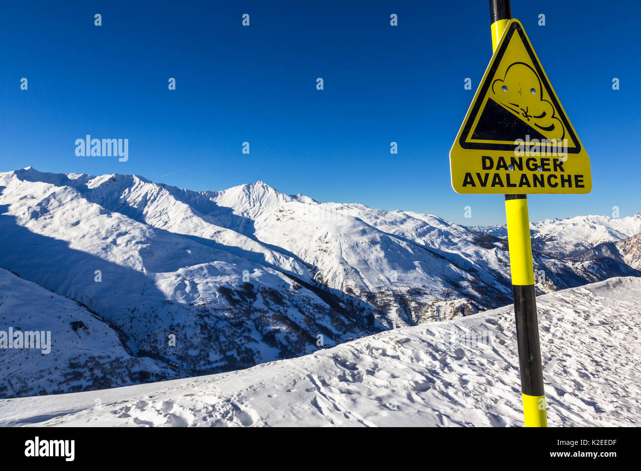 Melden Sie sich über die hohen Lawinengefahr in Valloire Skigebiet, Abt. der Savoie in den Französischen Alpen. Maurienne Tal. Der Savoie. Frankreich. Stockfoto