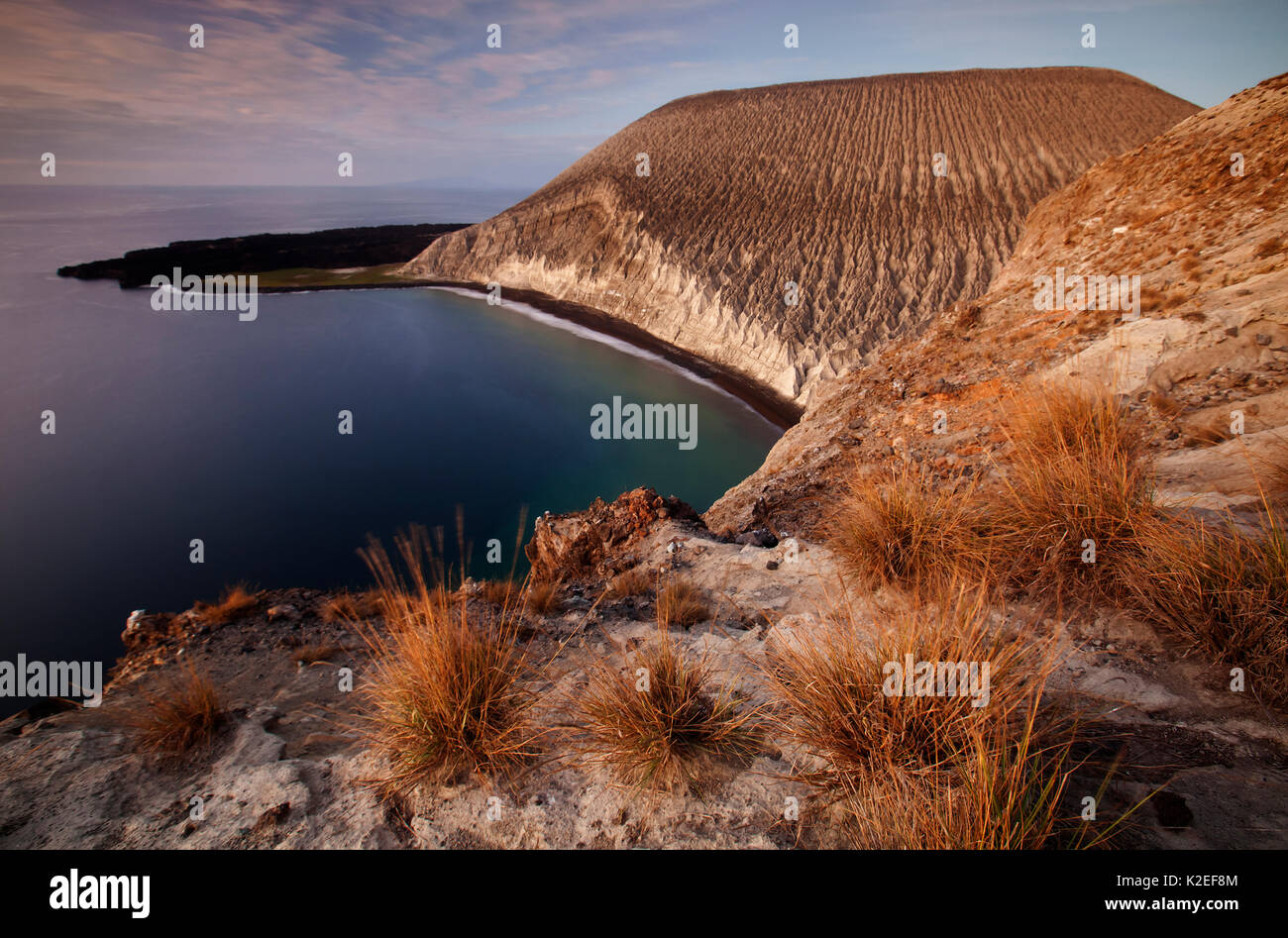 Barcena Vulkan und die Küste, San Benedicto Island, Revillagigedo Archipel Biosphärenreservat/Inselgruppe de Revillagigedo UNESCO Weltnaturerbe (Socorro Inseln), Pazifischer Ozean, Western Mexiko, März Stockfoto