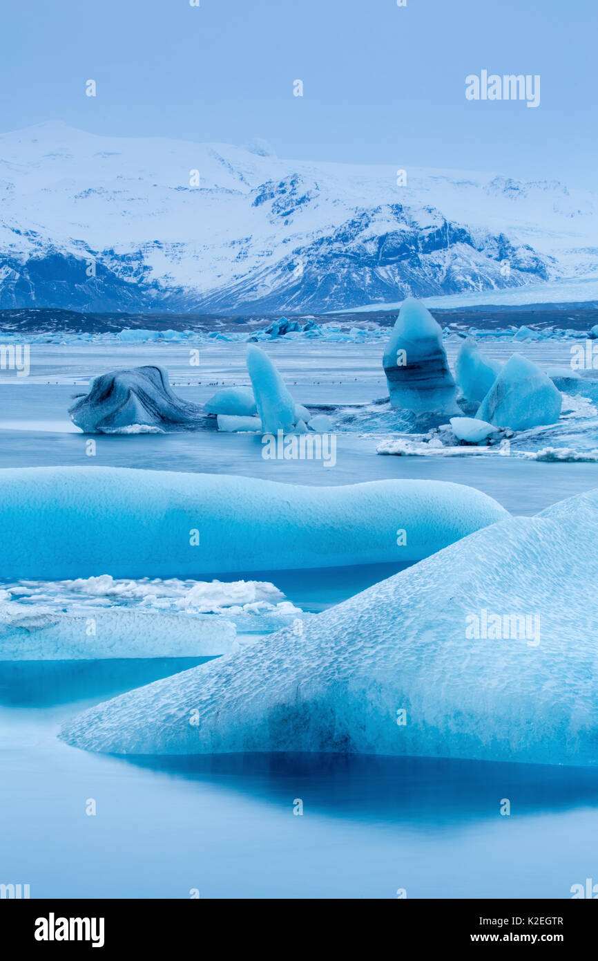 Eis in der galcial Lagune am Gletschersee Jökulsárlón, Island, Februar. Stockfoto